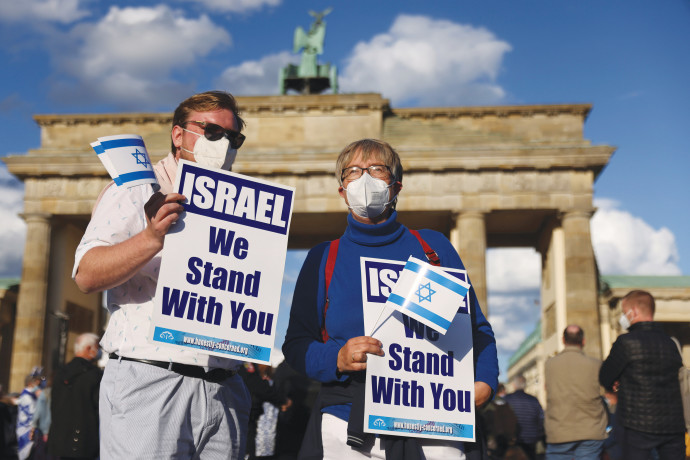 DEMONSTRATORS RALLY in solidarity with Israel and against antisemitism, in front of the Brandenburg Gate in Berlin, in May. (Credit: Christian Mang/Reuters)