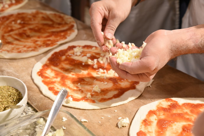 Making pizza in Naples (Credit: David Harris)