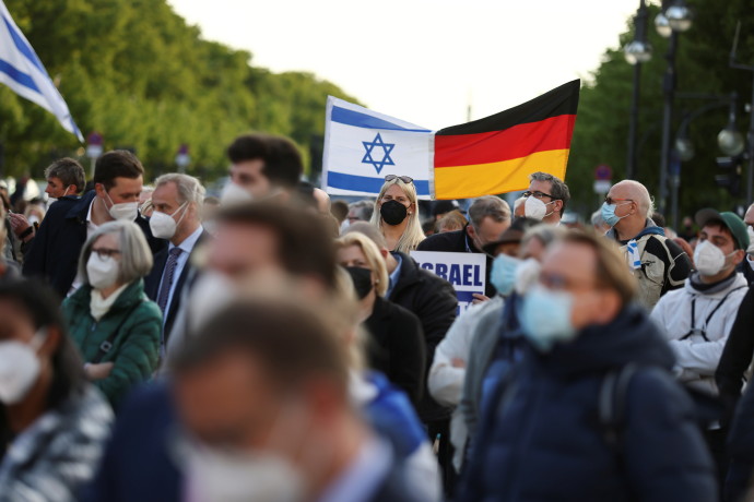 People demonstrate in solidarity with Israel and against antisemitism, in Berlin (Credit: REUTERS/CHRISTIAN MANG)