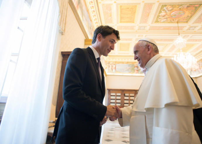 Pope Francis meets Canada's Prime Minister Justin Trudeau during a private audience at the Vatican, May 29, 2017. (Credit: OSSERVATORE ROMANO / REUTERS)