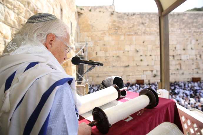David Friedman at the Priestly Blessing ceremony on April 20, 2022 (Credit: WESTERN WALL HERITAGE FOUNDATION)