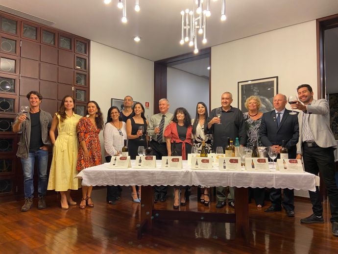  Guests at the Israeli Ambassador's house in Brasilia (Credit: Israeli embassy in Brazil)