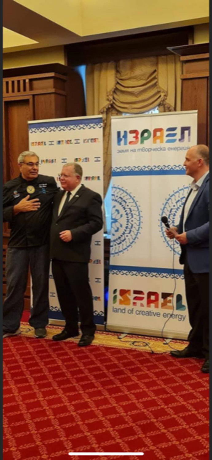 Ambassador Elron with Kobi Mizrahi chef at an event on the occasion of the establishment of the Israel-Bulgaria Parliamentary Friendship Association (Credit: Israeli Embassy in Sofia)