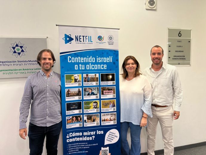 WZO’s NETFIL app makes Israeli culture accessible to Argentinian teens, via smartphone. (From R) Mariano Sommer, director, Diaspora Department Leadership Unit; Gabi Glasman, WZO rep in Argentina; and Demian Stratievsky, president, Zionist Federation in Argentina (Credit: OSA)