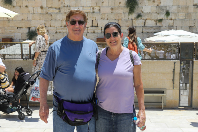 Mark and Lynn Goldberg, Aberdeen, New Jersey (Credit: MARC ISRAEL SELLEM)