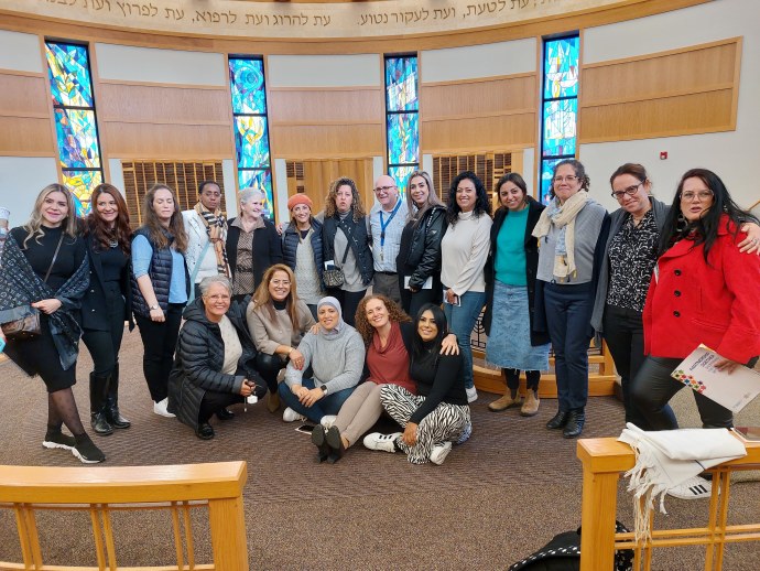 Women Leading Dialogue participants gather at Congregation B’nei Israel in Toledo, Ohio (Credit: JEWISH AGENCY)