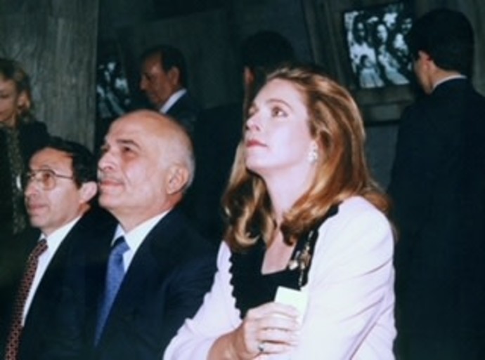 Jordan’s King Hussein and Queen Noor visit the Museum of Tolerance in Los Angeles in 1995 (Credit: MOTJ)