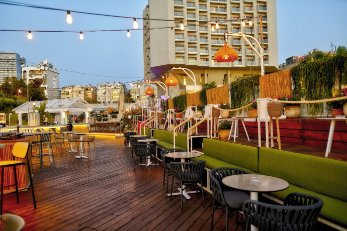 Contento Beach Bar Tel Aviv (Credit: David Moyal)