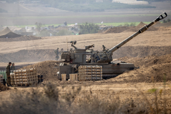 An Israeli artillery unit is stationed near the Israeli-Gaza border, in southern Israel, October 28, 2023. (AYAL MARGOLIN/FLASH90)