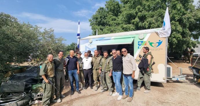 KKL-JNF gives out food and equipment to Israeli soldiers (Credit: KKL-JNF)
