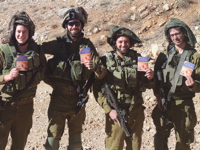 IDF soldiers holding special booklet by Rabbi Sacks (Credit: The Rabbi Sacks Legacy)