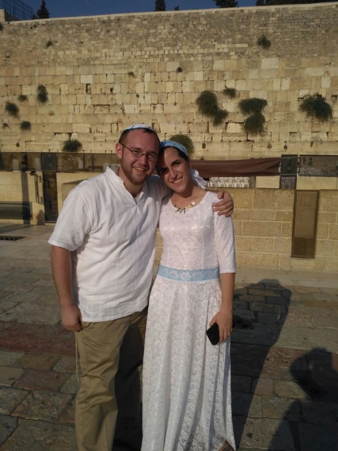 ZECHARIAH PESACH HABER and his wife, Talia, at the Kotel on their wedding day, 2017 (Credit: Courtesy the families)