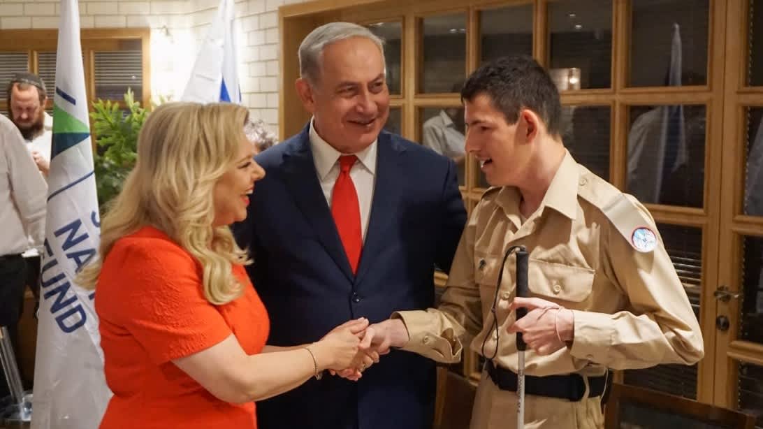 Prime Minister Benjamin netanyahu, his wif Sarah and Blind Soldier Daniel Defur (SPECIAL IN UNIFORM) 