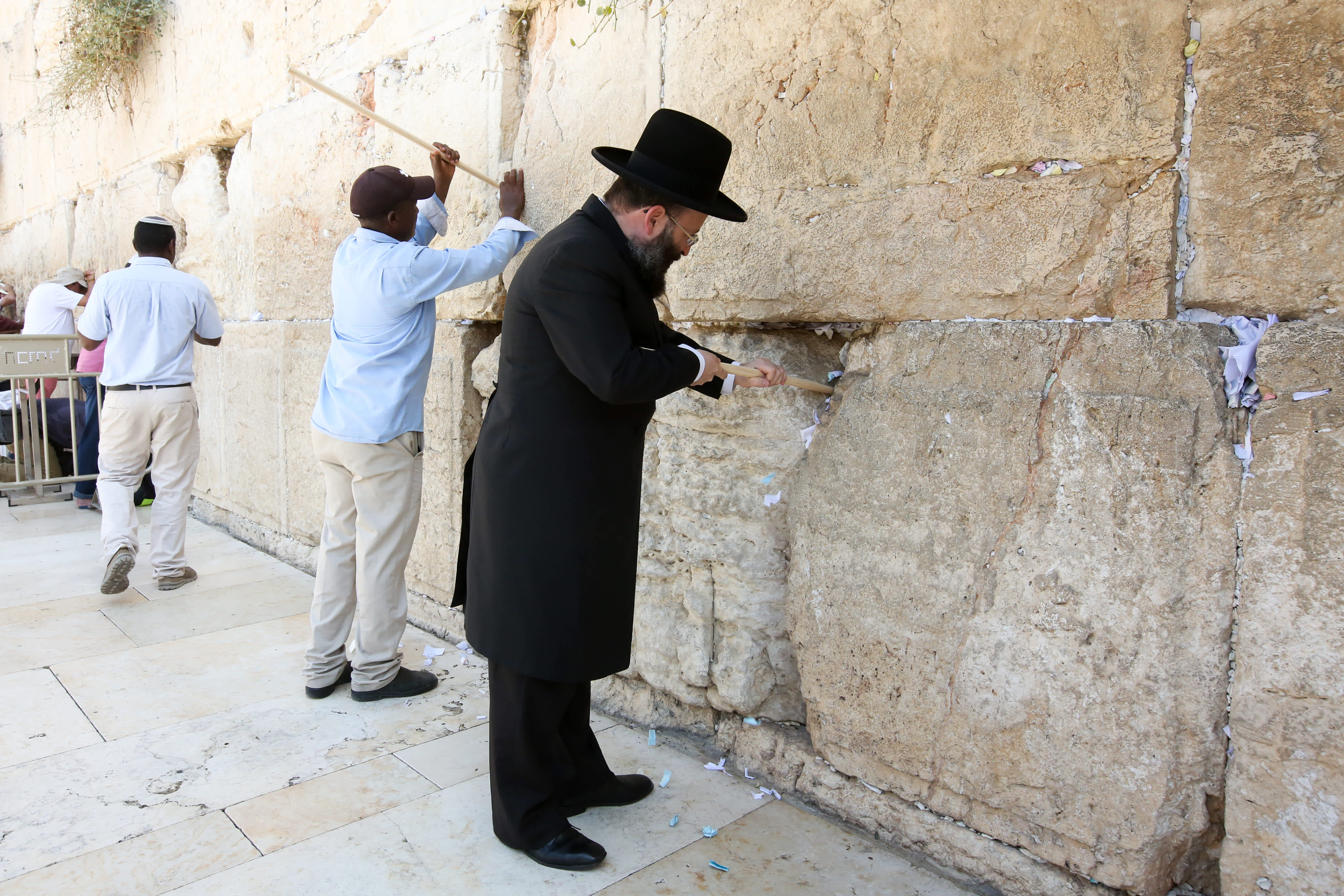 Cleaning out notes from the Western Wall