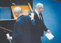 PRIME MINISTER Benjamin Netanyahu and Blue and White Party leader Benny Gantz pass each other in the