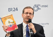  President Isaac Herzog reveals an antisemitic book found in Gaza at the Munich Security Conference