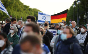  People carry an Israeli and a German flag during a rally in solidarity with Israel and against antisemitism, in front of the Brandenburg Gate in Berlin, Germany, May 20, 2021