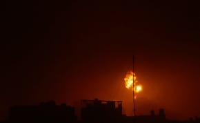  An explosion takes place during Israeli airstrikes over Gaza, amid the ongoing war between Israel and Hamas, in Khan Yunis in the southern Gaza Strip, December 4, 2023.