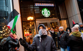  Activists of the group "Chicago Youth Liberation for Palestine" protest in support of Palestinians at a Starbucks, amid protests nationwide and calls for a ceasefire between Israel and Hamas, in Chicago, Illinois, U.S. December 31, 2023.