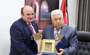  Shawwa and Palestinian Authority President Mahmoud Abbas pose with the Golden Union Medal of Achievement from the Union of Arab Banks, at Abbas' office in Ramallah, May 18, 2018. 