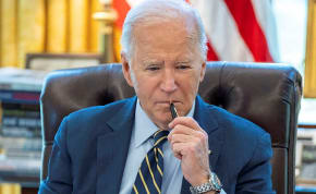  U.S. President Joe Biden speaks on the phone with Israeli Prime Minister Benjamin Netanyahu in this White House handout image taken in the Oval Office in Washington, U.S., April 4, 2024. 