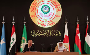  Bahrain's Foreign Minister Abdullatif bin Rashid al-Zayani speaks as Secretary-General of the Arab League Ahmed Aboul Gheit looks on during a press conference after the 33rd Arab Summit, in Manama, Bahrain, May 16, 2024.