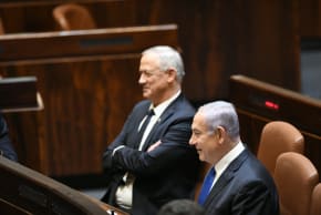 Prime Minister Benjamn Netanyahu and Defense Minister Benny Gantz at the swearing in of the new gove
