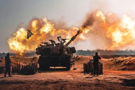  AN ISRAELI M109 howitzer fires artillery shells.