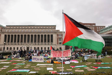  Demonstrators sit in an encampment as they protest in solidarity with Pro-Palestinian organizers on the Columbia University campus, amid the ongoing conflict between Israel and Hamas, in New York City, US. April 19, 2024.