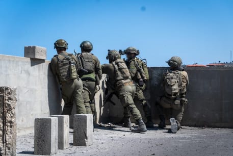  IDF troops operate in Gaza. April 25, 2024.