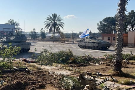  IDF tanks enter the Palestinian side of the Rafah crossing. May 7, 2024.