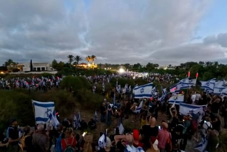  Protesters demonstrate in Caesarea at Prime Minister Benjamin Netanyahu's home, June 20, 2024.