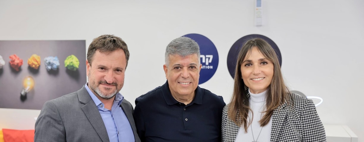  (R to L) Michal Cohen, CEO Rashi Foundation; Yitzhak Danino, Mayor of Ofakim; and Oren Sagi, CEO Cisco Israel, at the Magnet youth center in Ofakim