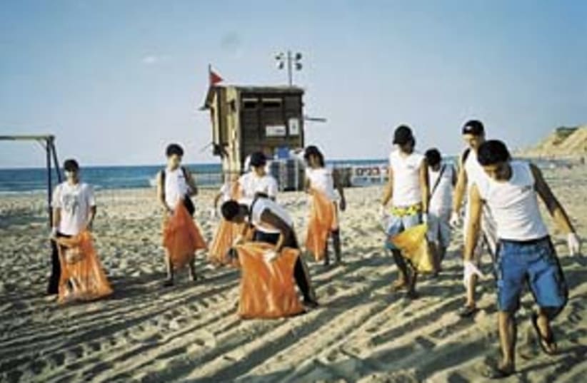 beach clean up 298 (photo credit: Sagit Rogenstein)