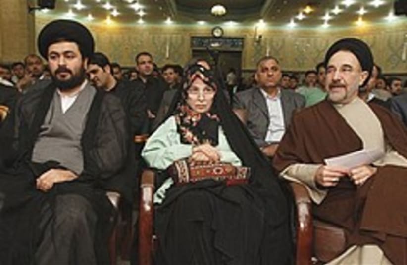 Zahra Rahnavard, center, the wife of Iranian oppos (photo credit: AP)