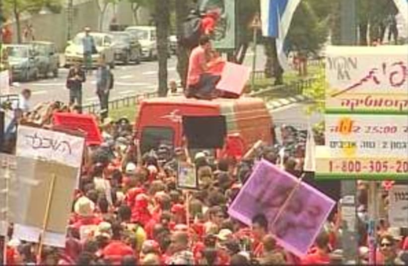 student protest 298.88 (photo credit: Channel 10)