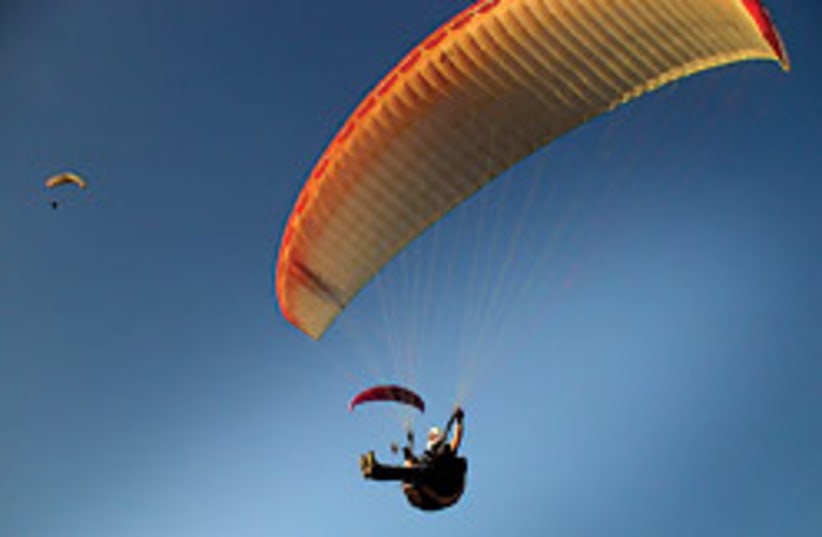 Paragliding in Israel presents the unique risks of (photo credit: ARIEH O'SULLIVAN)