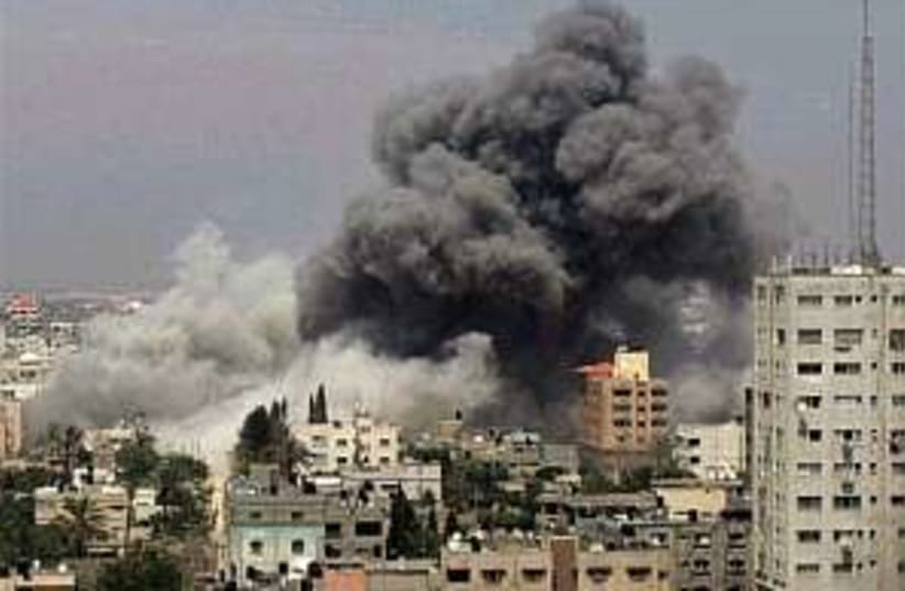 Gaza smoke 298.88 (photo credit: AP)