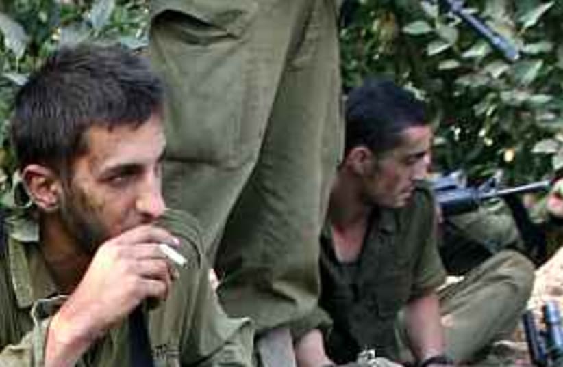 IDF smoking 298.88 (photo credit: Ariel Jerozolimski)