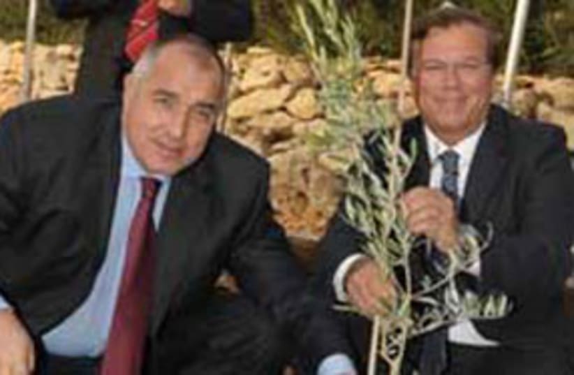 Bulgarian Prime Minister Plants Tree TOP1 (photo credit: KKL)