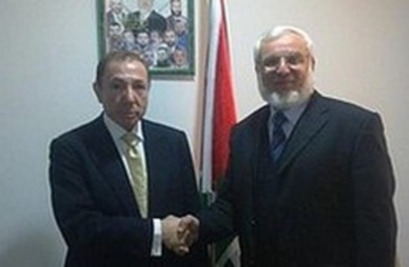 Aziz Dwaik (right) meets David Martin Abrahams. (photo credit: Khaled Abu Toameh)