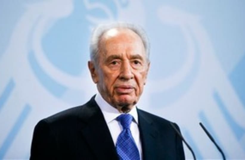 Shimon Peres Berlin (photo credit: AP)