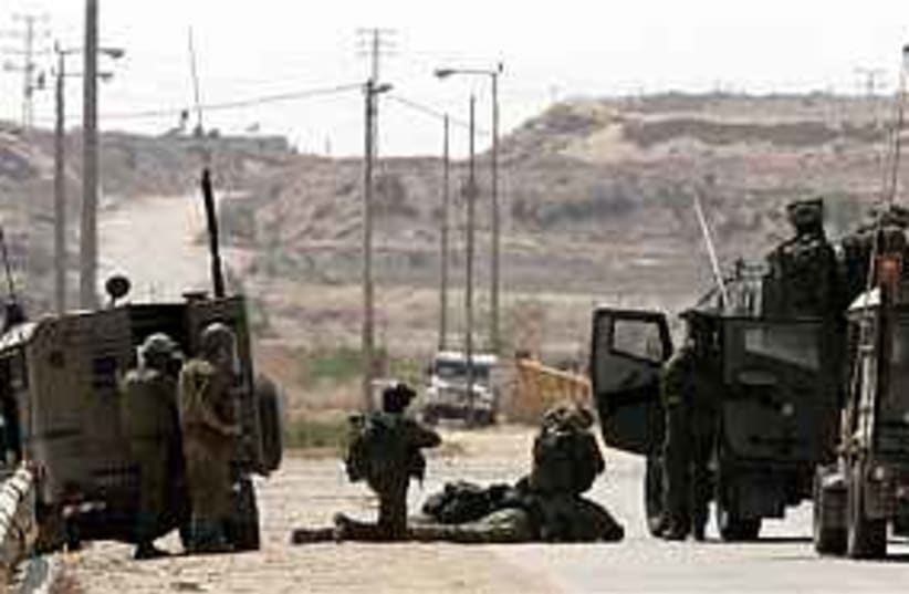 IDF gaza border 298.88 (photo credit: AP)