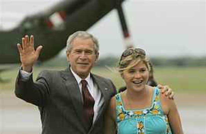 Bush smiles 298.88 (photo credit: AP)