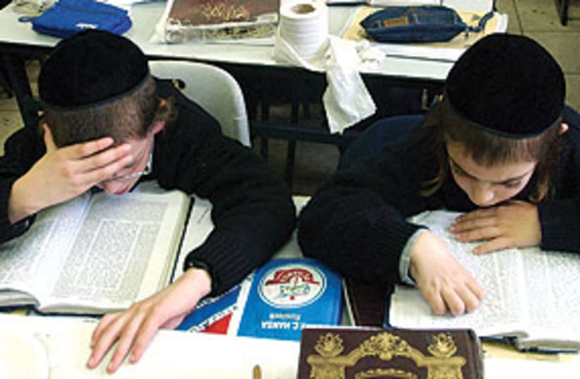 Haredi children studying 311 (photo credit: Ariel Jerozolimski)