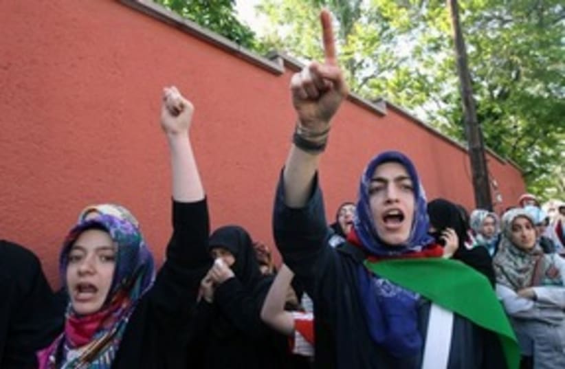 pro-Palestinian Turkish 311 protest (photo credit: ASSOCIATED PRESS)
