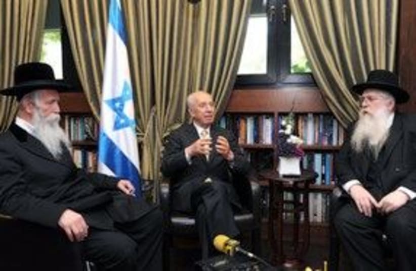 Peres meets with Rabbis 311 (photo credit: Moshe Milner, GPO)
