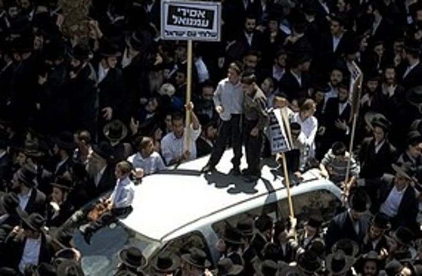 mass haredi riot bnei brak 311 (photo credit: ASSOCIATED PRESS)
