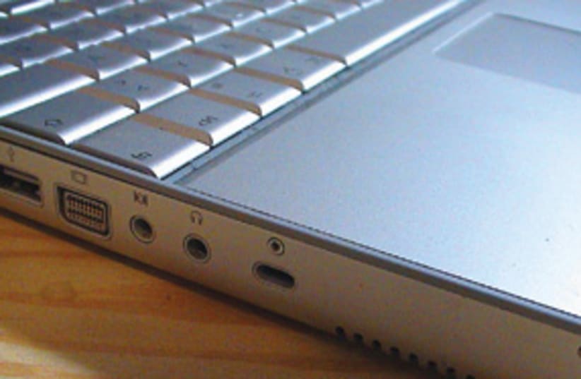 laptop 311 (photo credit: Wikipedia Commons)