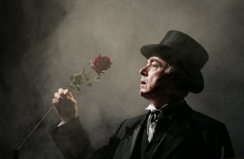 Actor poses as Sherlock Holmes (photo credit: AP)